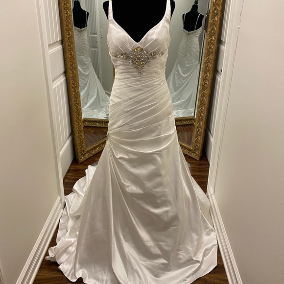 Demetrius wedding dress - Picture 1 of 9